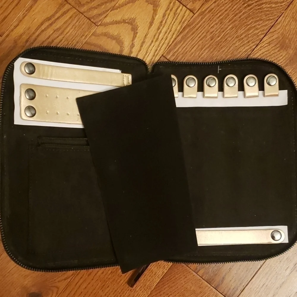 HALSTON jewelry case.